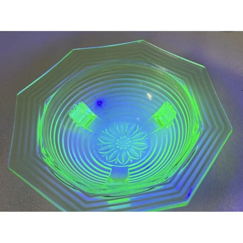 Vintage Uranium Glass Green Depression 7